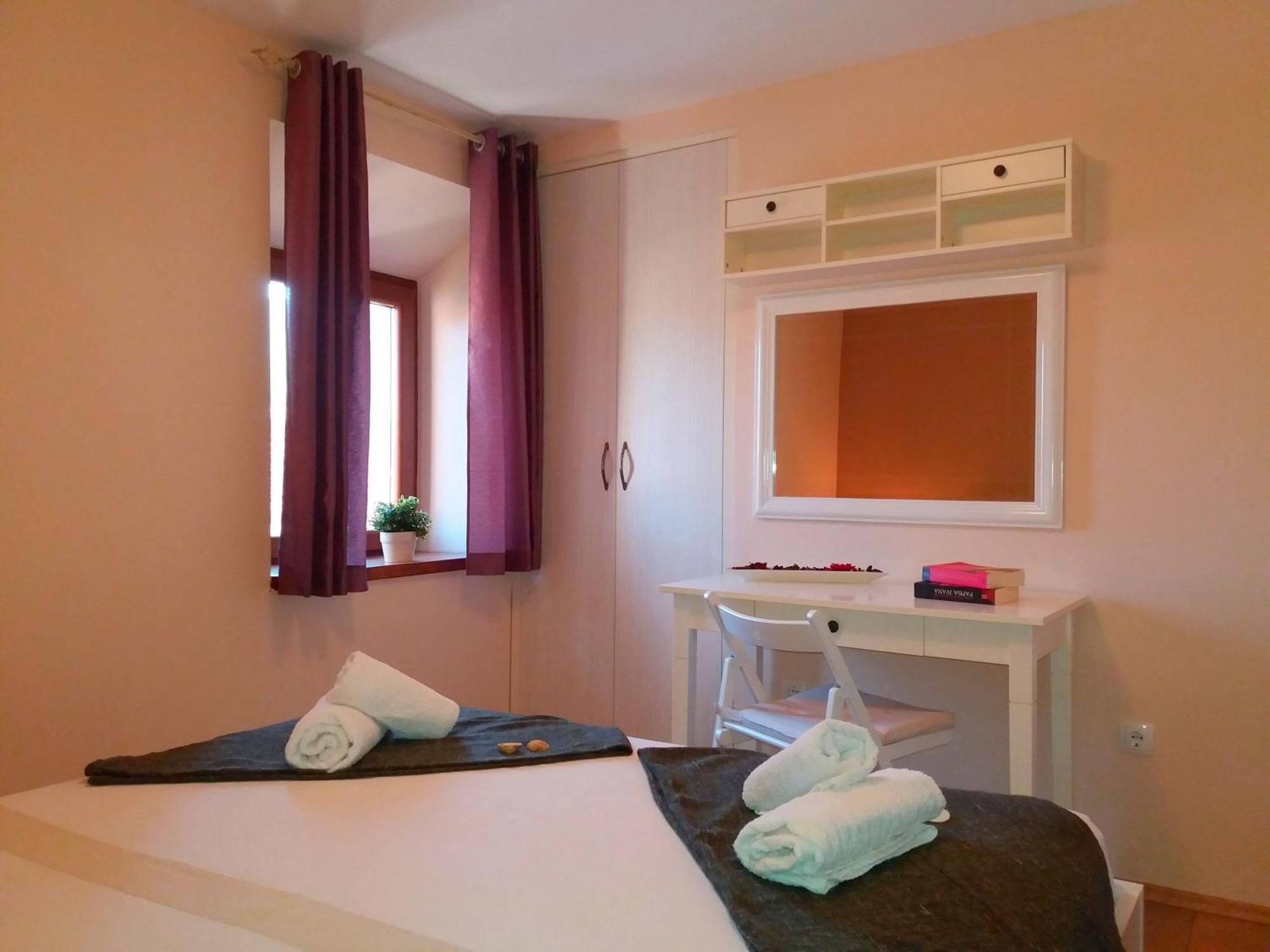 Apartments With A Parking Space Jelsa, Hvar - 8713 Jelsa  Rum bild